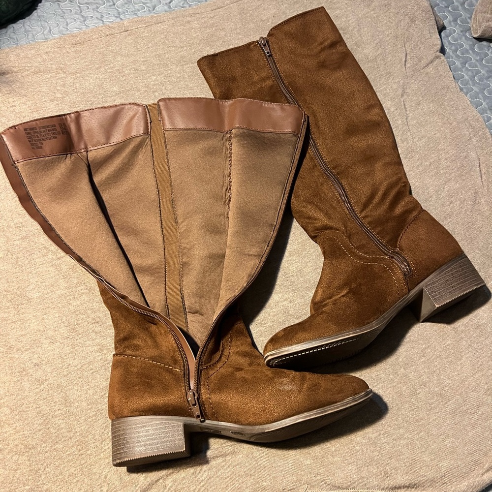 Time & Tru Brown Suede Knee-High Heeled Boots .Hot style!Trending! Co@chelaVibes